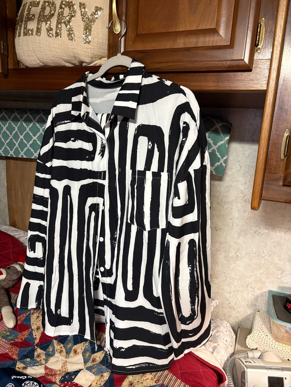 Source Unknown Black and White Spiral-Stripe Funnel Neck Top - Picture 2 of 3